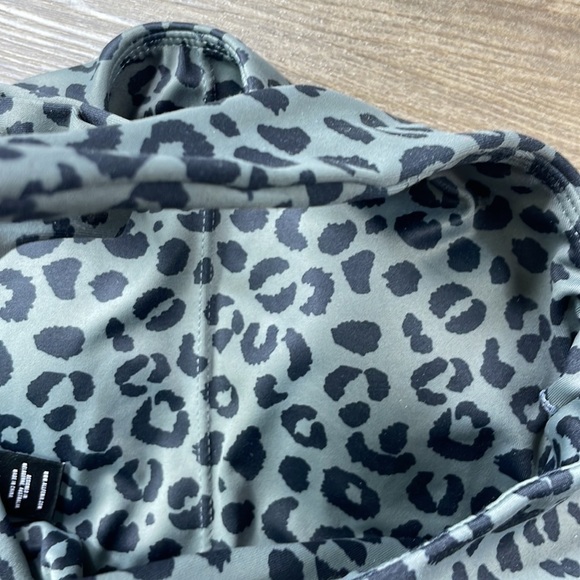 Allfenix Anthropologie Sport Bra Long Jagger Charcoal Leopard Print, size XS - Picture 7 of 7